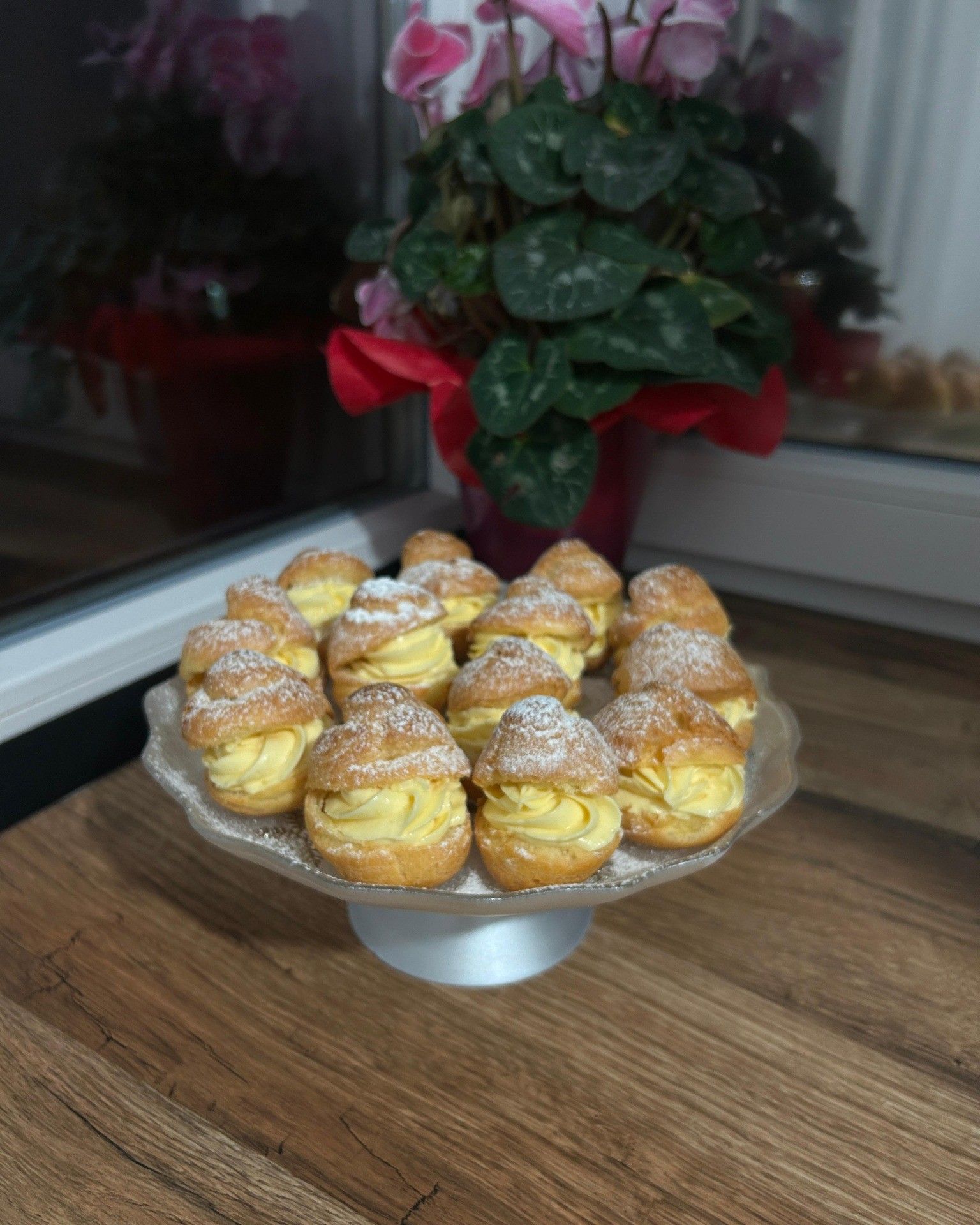 Choux à la crème cu cremă de vanilie